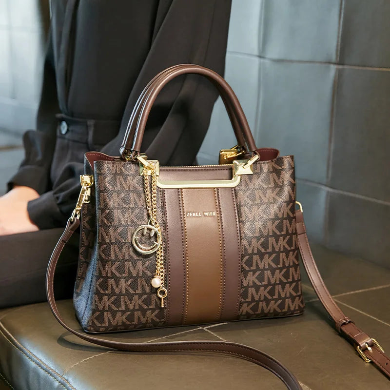 ChicSavvy CarryAll - Elegance on the Go